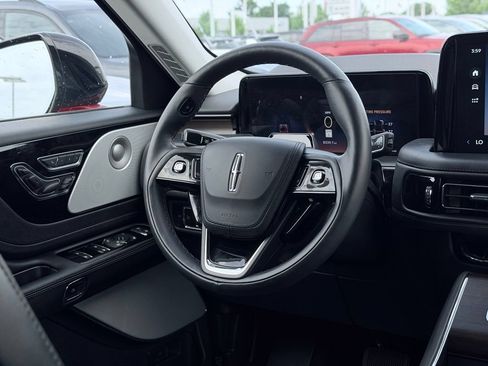 Certified 2025 Lincoln Aviator Reserve w/ Equipment Group 201A AWD/4WD image 33
