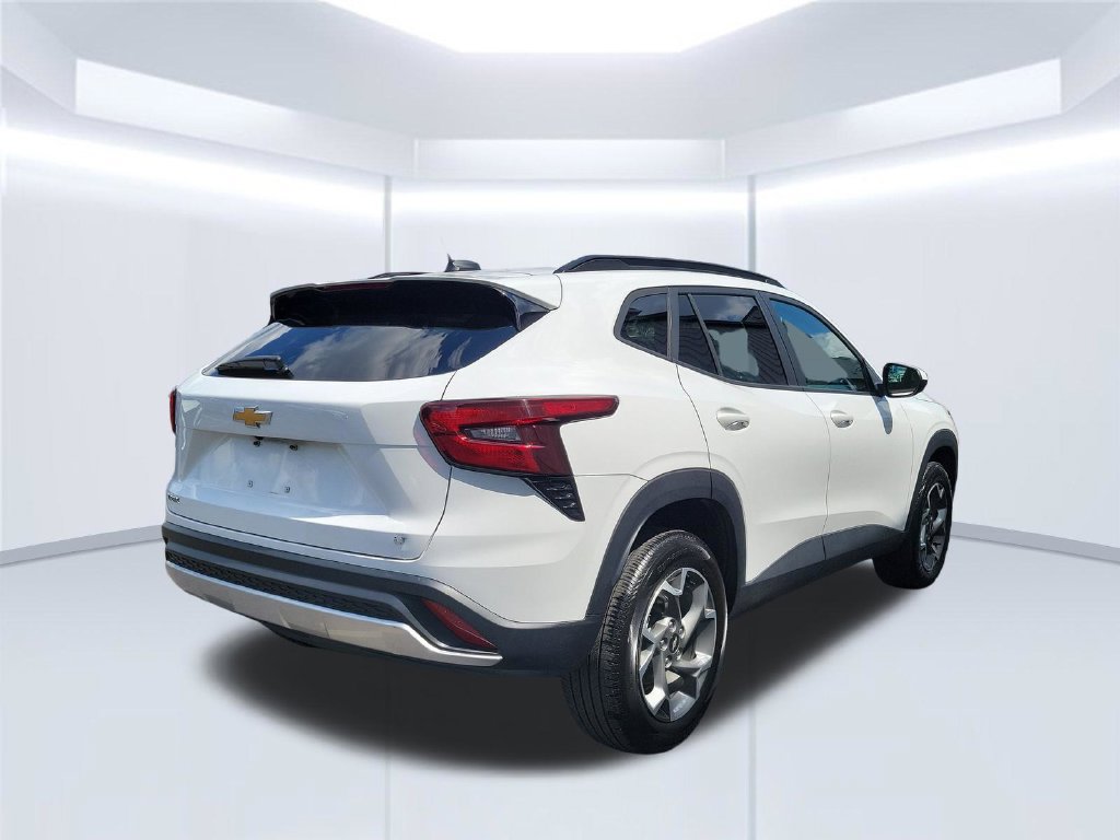 Used 2025 Chevrolet Trax LT FWD image 5