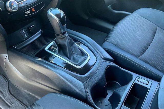 Used 2017 Nissan Rogue SV AWD/4WD image 18
