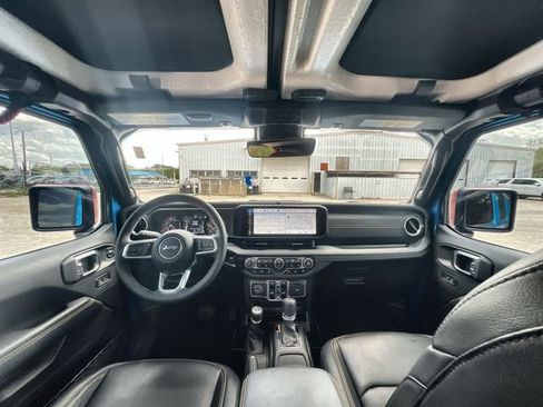 Used 2025 Jeep Wrangler Sahara w/ Safety Group image 19