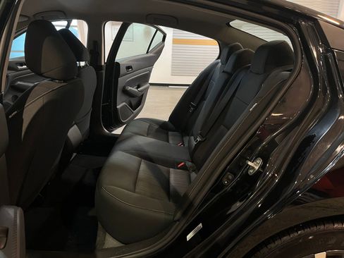 Used 2025 Nissan Altima 2.5 SV image 24