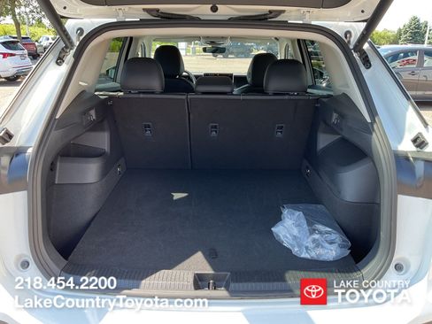 Used 2026 Volkswagen Tiguan SE AWD/4WD image 11