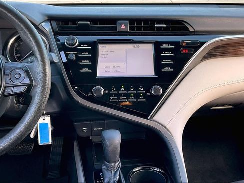 Used 2018 Toyota Camry L image 6