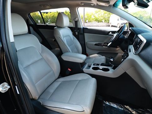 Used 2020 Kia Sportage EX w/ EX Technology Package FWD image 30