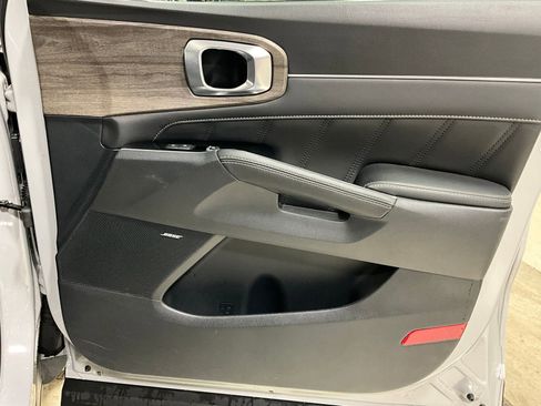 Used 2023 Kia Sorento SX Prestige image 22