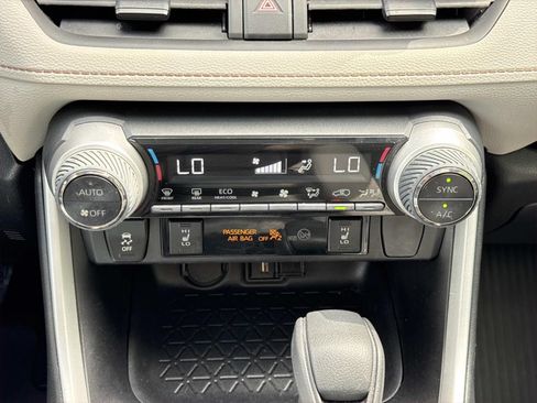 Used 2022 Toyota RAV4 XLE w/ Convenience Package AWD/4WD image 12
