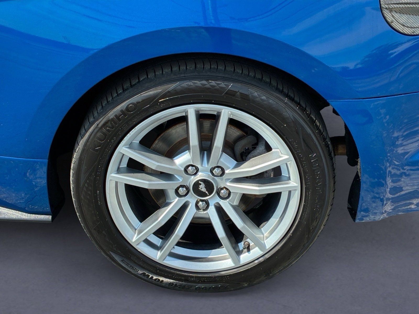 Used 2017 Ford Mustang Coupe RWD image 9