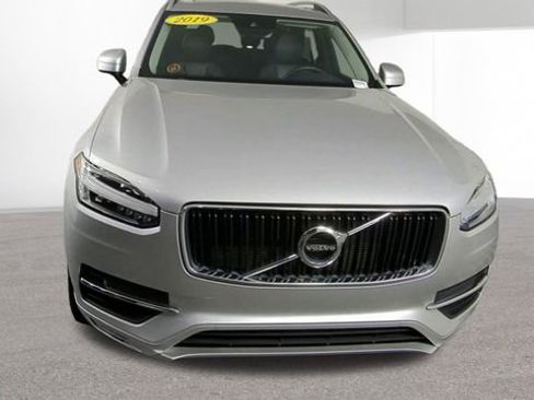 Used 2019 Volvo XC90 T5 Momentum w/ Multimedia Package image 3