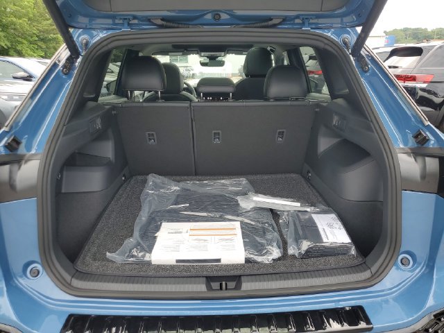 New 2026 Volkswagen Tiguan SE R-Line FWD image 8