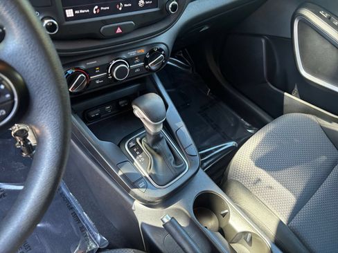 Used 2025 Kia Soul LX w/ LX Technology Package FWD image 41
