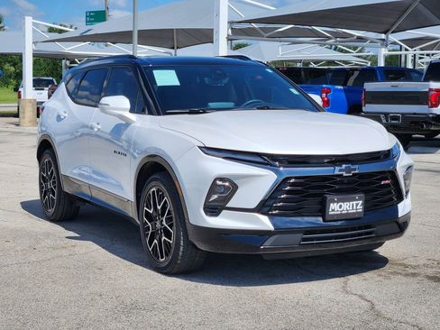 Certified 2025 Chevrolet Blazer RS w/ Driver Confidence II Package FWD image 3