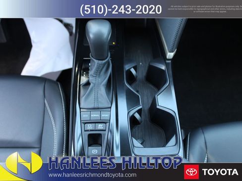 Used 2025 Toyota Camry SE FWD image 18