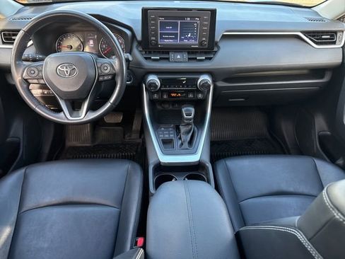 Used 2020 Toyota RAV4 XLE Premium image 4