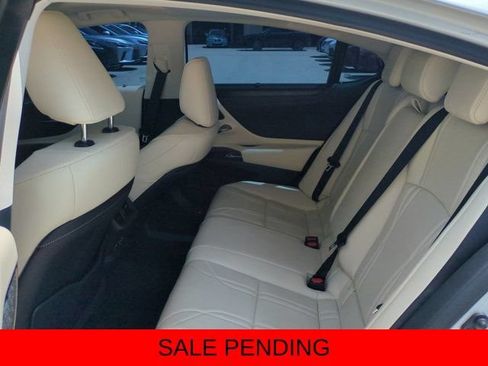 Certified 2022 Lexus ES 300h Ultra Luxury w/ Accessory Package 2 FWD image 13
