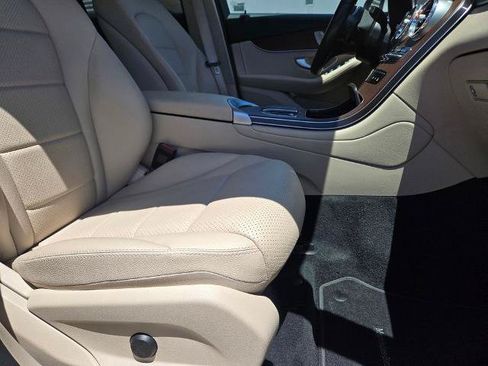 Used 2022 Mercedes-Benz GLC 300 4MATIC image 9