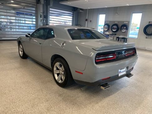 Used 2022 Dodge Challenger SXT RWD image 8