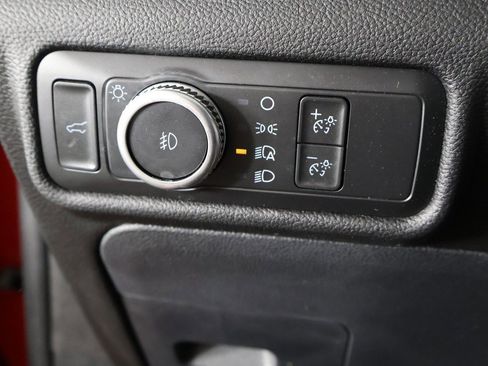 Used 2022 Ford Explorer XLT w/ Equipment Group 202A image 40