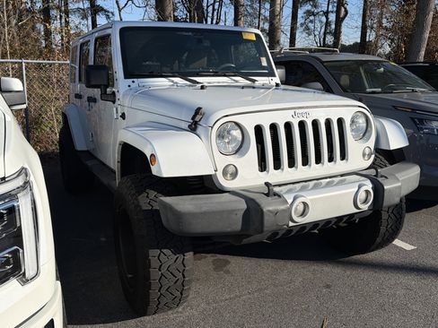 Used 2015 Jeep Wrangler Unlimited Sahara w/ Connectivity Group image 4