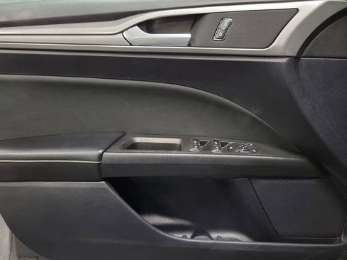 Used 2020 Ford Fusion SE image 24