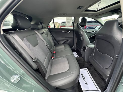 Used 2024 Kia Niro EX Touring FWD image 12