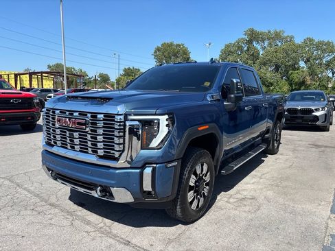 Used 2026 GMC Sierra 2500 Denali w/ Denali Reserve Package AWD/4WD image 4