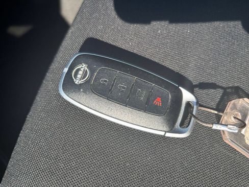 Used 2025 Nissan Versa SV FWD image 18