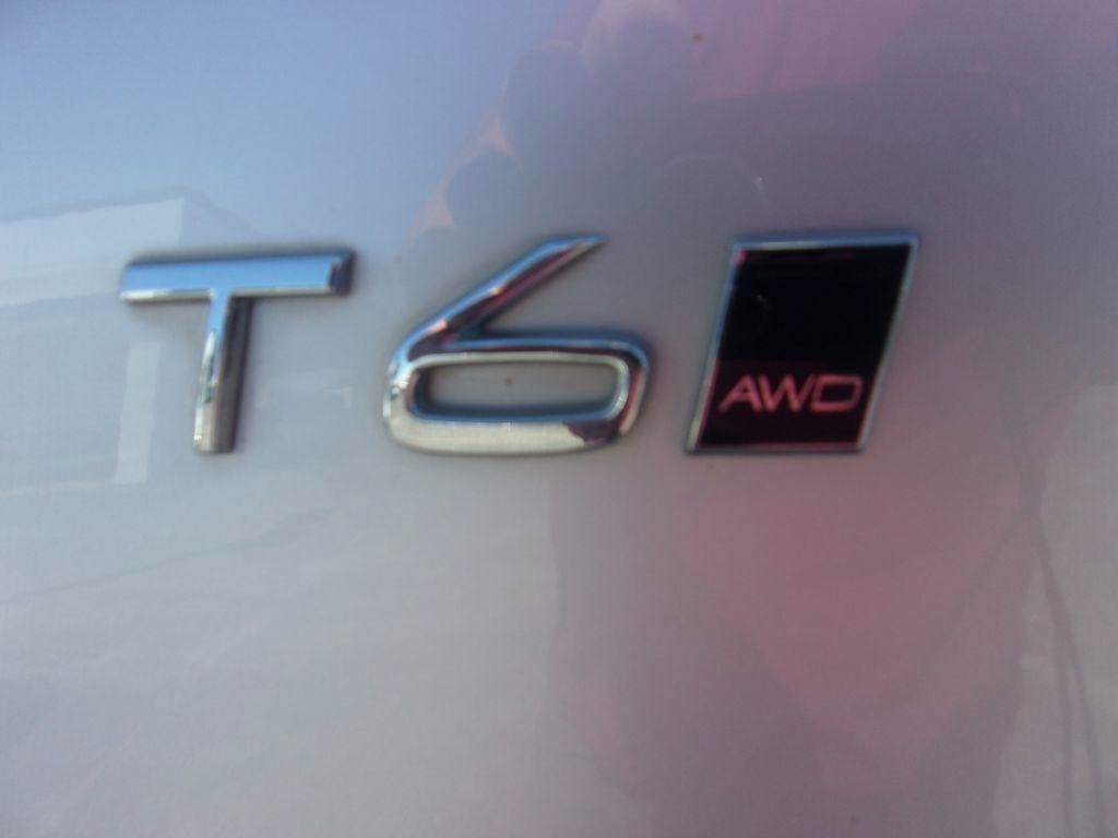 Used 2016 Volvo XC90 T6 Momentum w/ Momentum Plus Package AWD/4WD image 16