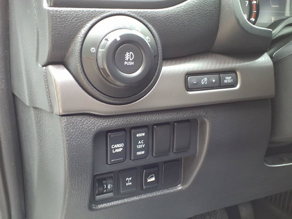 Used 2021 Nissan Titan PRO-4X w/ Pro-4x Convenience Package AWD/4WD image 27