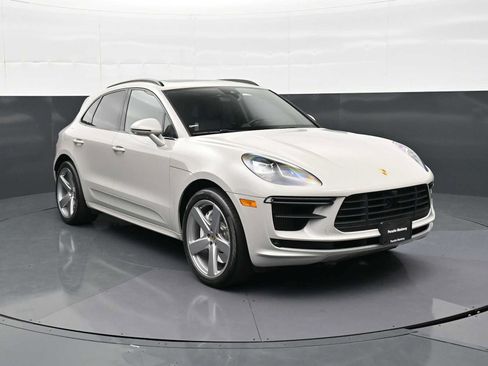 Certified 2020 Porsche Macan Turbo AWD/4WD image 27