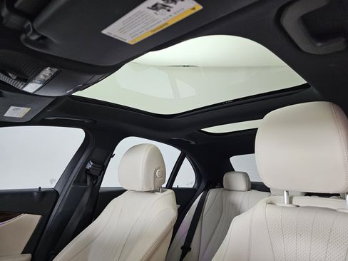 Certified 2017 Mercedes-Benz E 300 4MATIC image 9