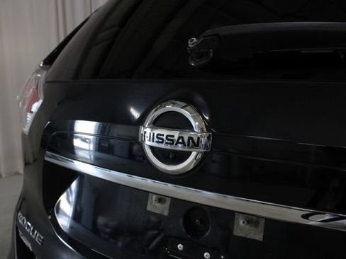 Used 2015 Nissan Rogue SV FWD image 32