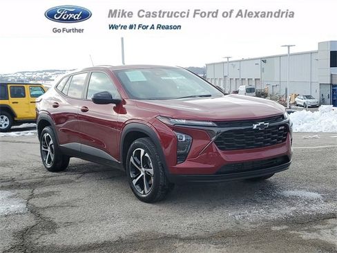 Used 2024 Chevrolet Trax RS image 1