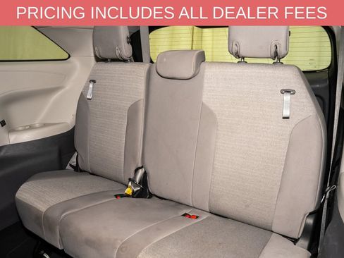 Used 2024 Toyota Sienna LE FWD image 9