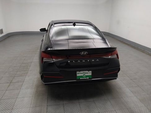 Used 2025 Hyundai Elantra Sport FWD image 6