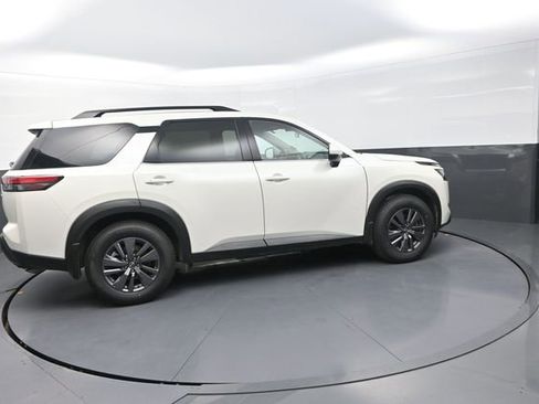Used 2023 Nissan Pathfinder SV AWD/4WD image 32