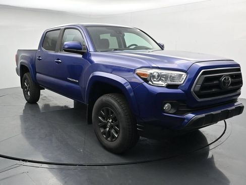 Used 2022 Toyota Tacoma SR5 AWD/4WD image 2
