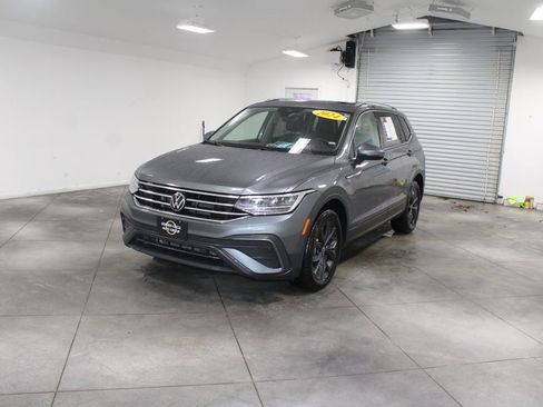 Used 2024 Volkswagen Tiguan SE image 4