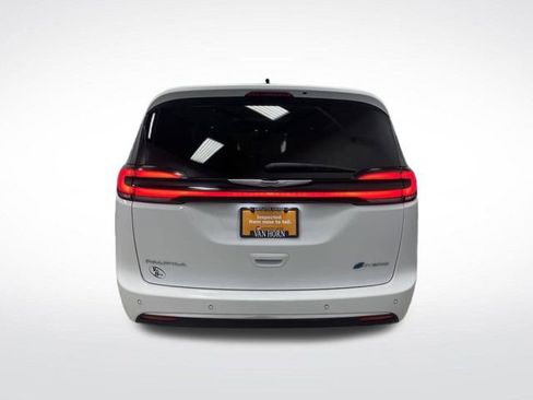 Used 2024 Chrysler Pacifica Pinnacle image 16