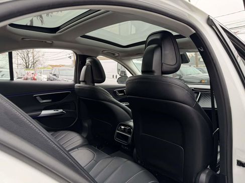 Used 2025 Mercedes-Benz E 350 4MATIC Sedan image 14
