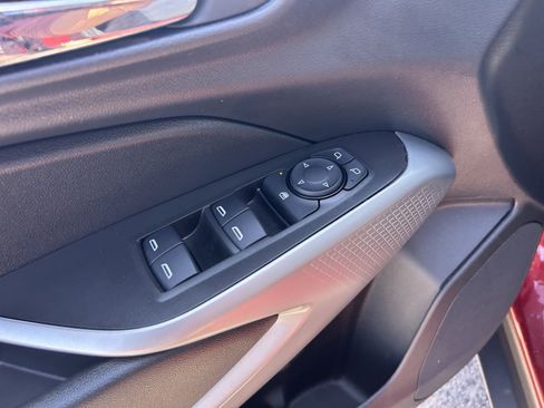 Used 2025 Chevrolet Trax LS w/ LS Convenience Package image 12