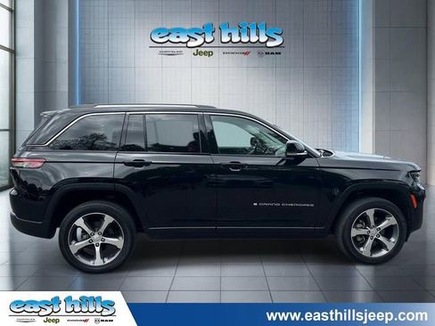Certified 2023 Jeep Grand Cherokee Limited AWD/4WD image 2