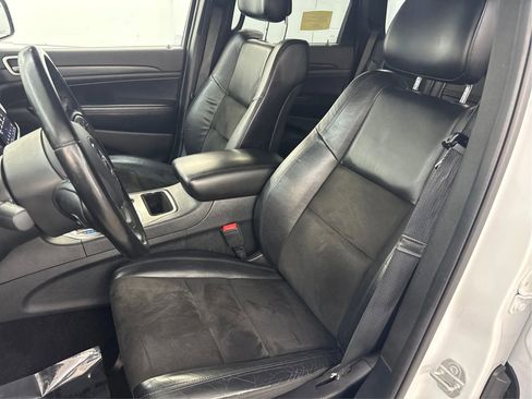 Used 2020 Jeep Grand Cherokee Altitude image 13