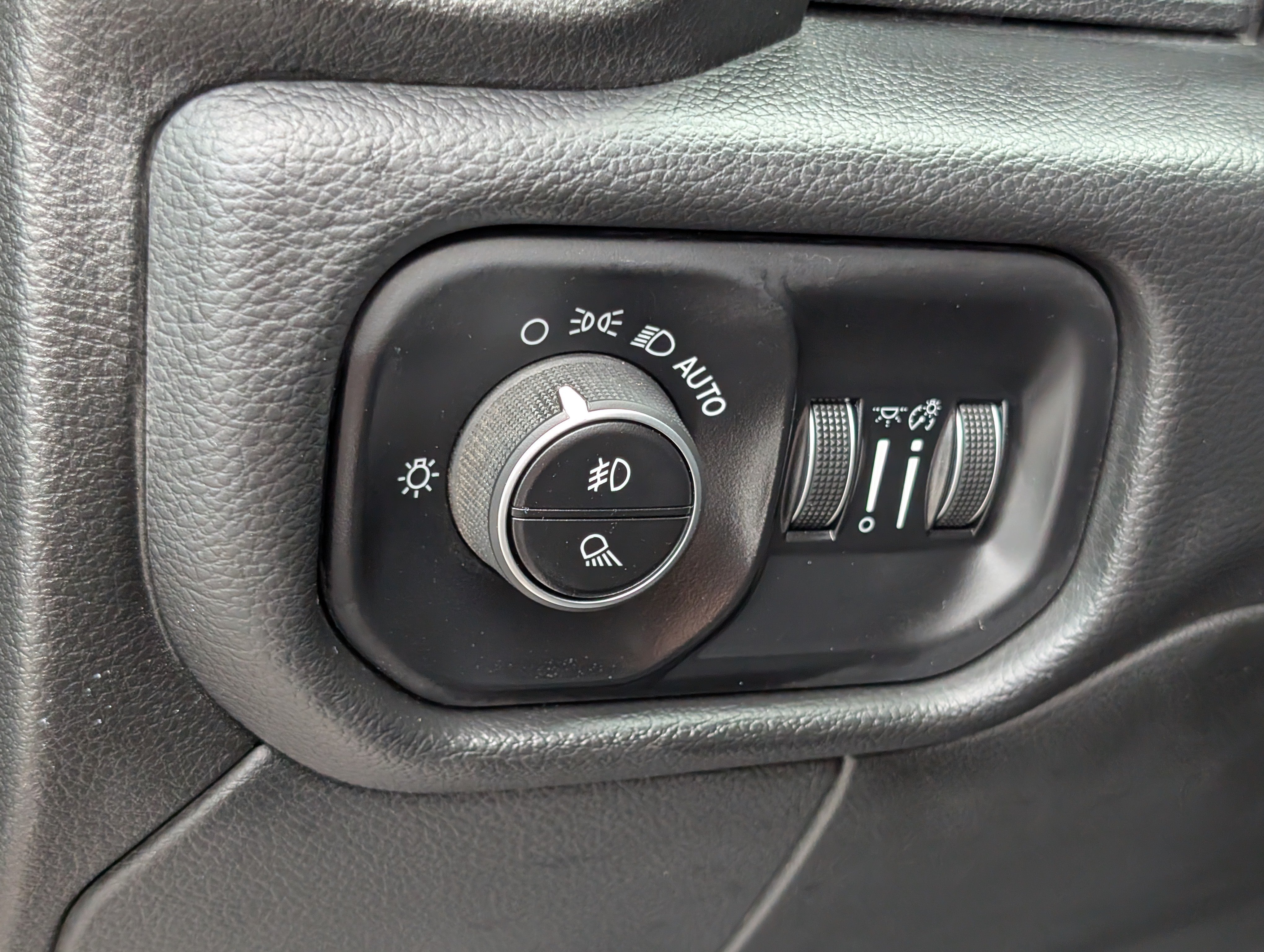 Used 2019 RAM 2500 Laramie AWD/4WD image 22