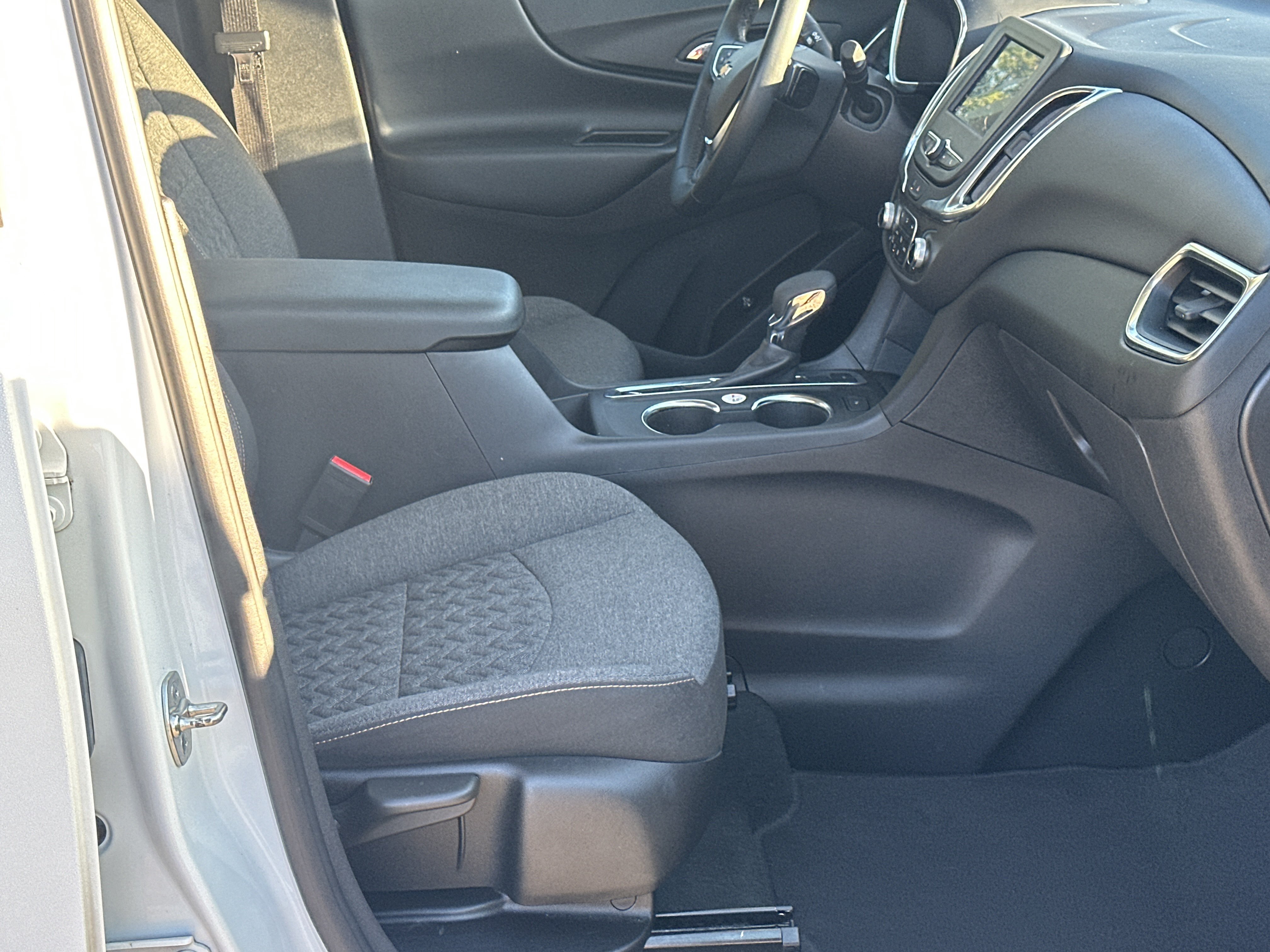 Used 2024 Chevrolet Equinox LT AWD/4WD image 13