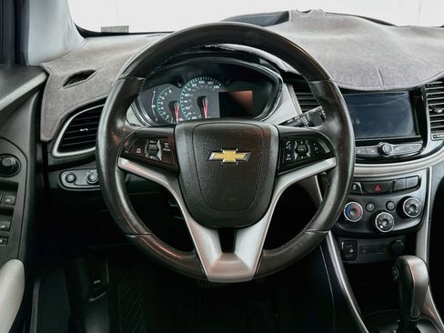 Used 2019 Chevrolet Trax LT w/ LT Convenience Package FWD image 17