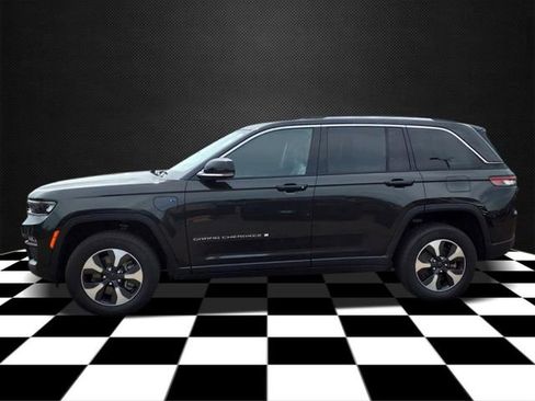 Used 2023 Jeep Grand Cherokee 4WD 4xe image 2