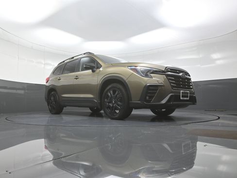 Used 2023 Subaru Ascent Onyx Edition AWD/4WD image 9
