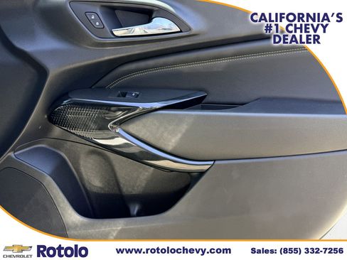 Used 2025 Chevrolet Trax LT w/ LT Convenience Package FWD image 9