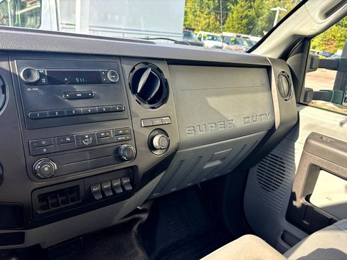 Used 2015 Ford F550 4x4 Regular Cab Super Duty image 33