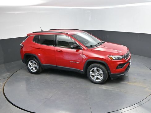 Used 2024 Jeep Compass Latitude AWD/4WD image 23